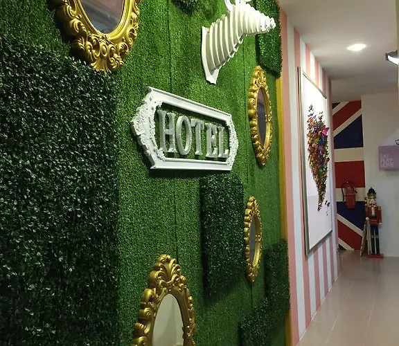 Hotel near College: Fantasy Hotel